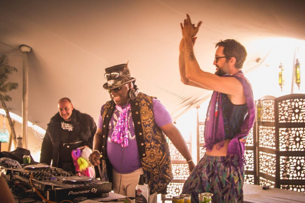 El DJ Carl Cox en vivo, en Burning Man